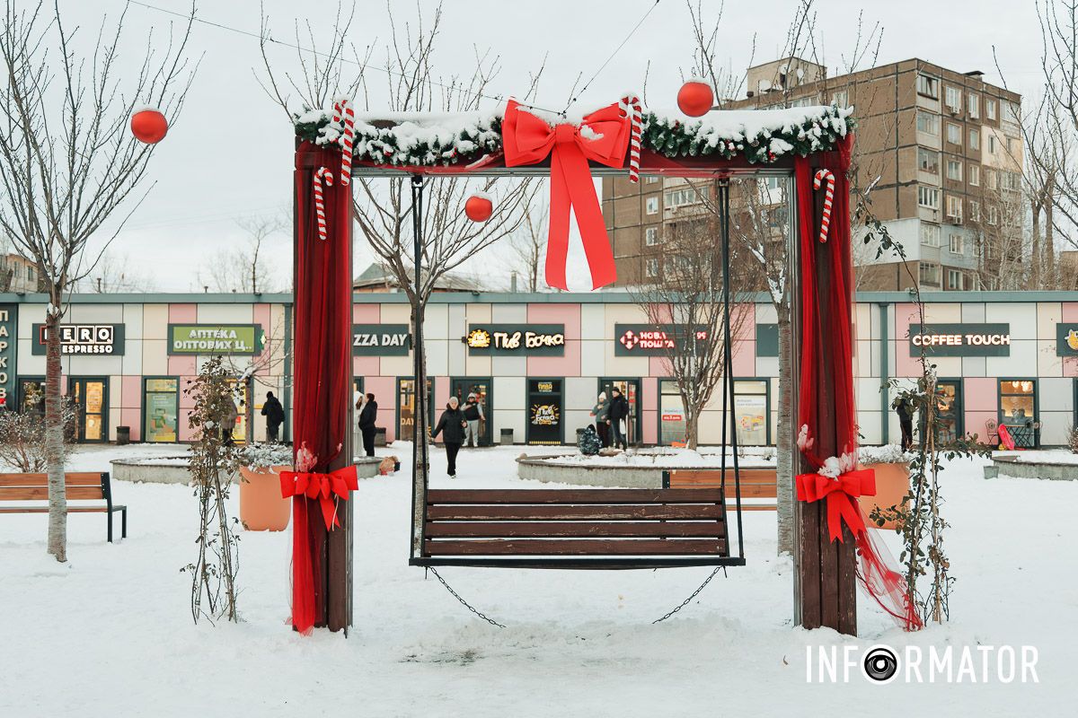 Святкові кольори та зимовий настрій: у Дніпрі відкрили нову фотозону 9