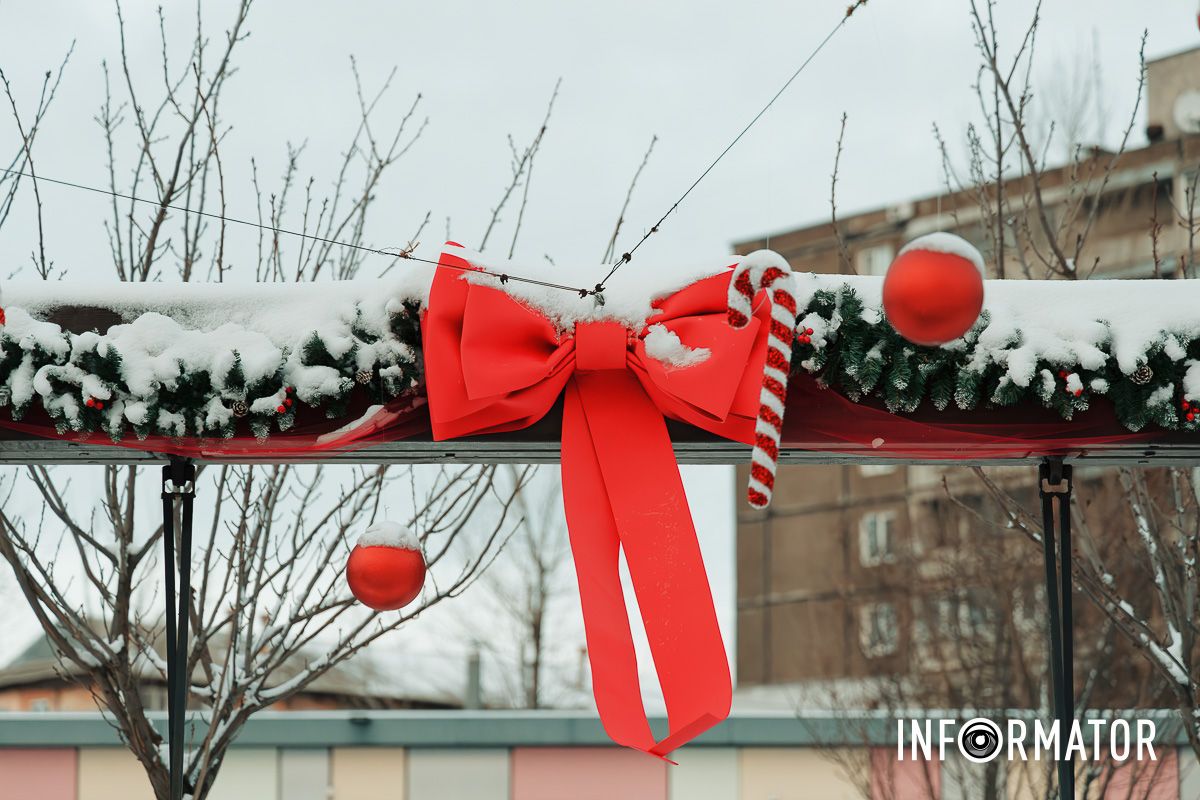 Святкові кольори та зимовий настрій: у Дніпрі відкрили нову фотозону 10