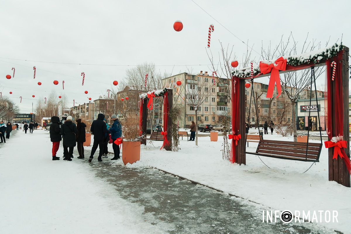 Святкові кольори та зимовий настрій: у Дніпрі відкрили нову фотозону 11