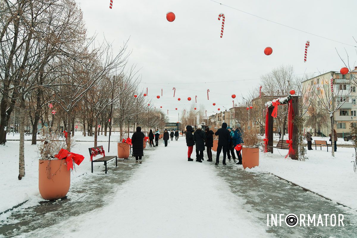 Святкові кольори та зимовий настрій: у Дніпрі відкрили нову фотозону 13