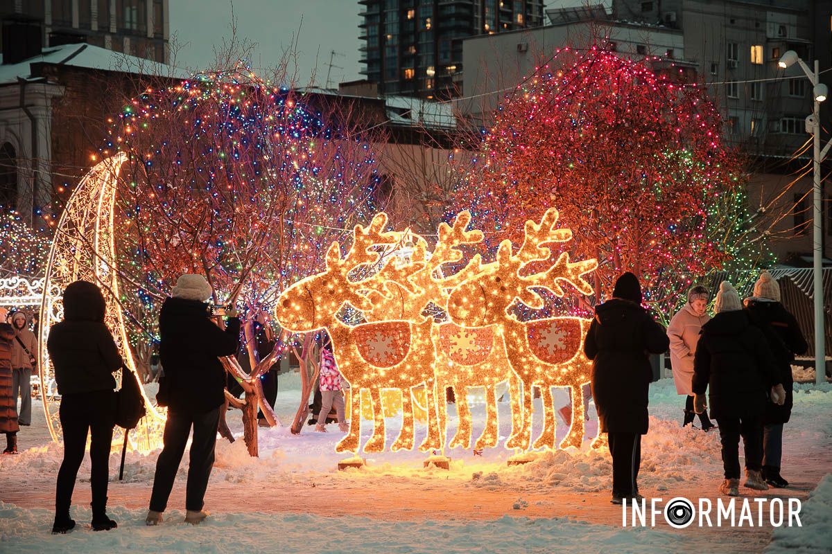 Сотні вогників та неймовірні емоції: як прикрасили Успенську площу у Дніпрі до новорічних свят 2