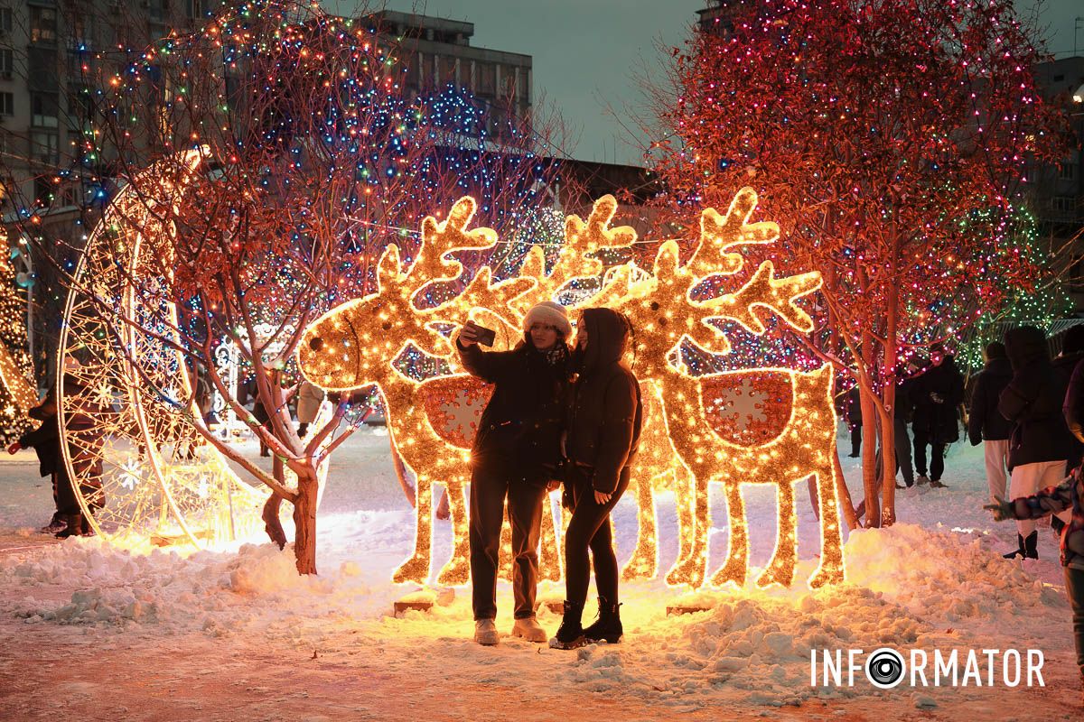 Сотні вогників та неймовірні емоції: як прикрасили Успенську площу у Дніпрі до новорічних свят 3