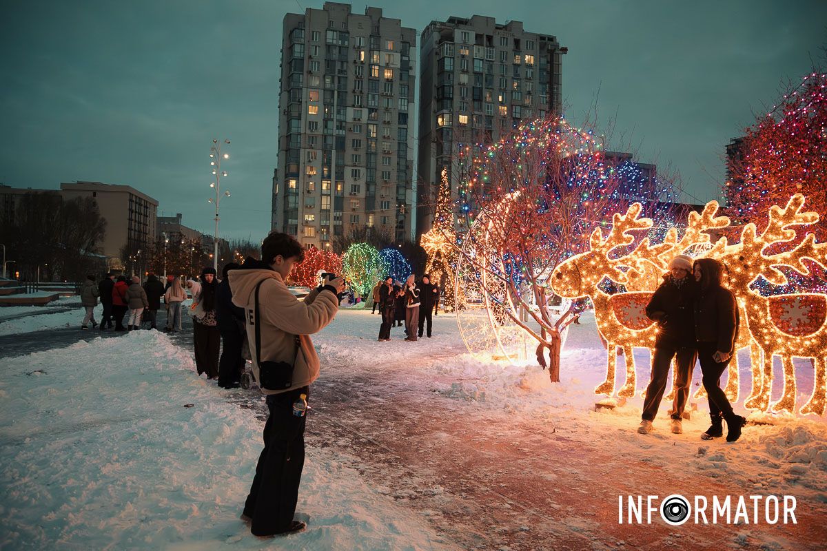 Сотні вогників та неймовірні емоції: як прикрасили Успенську площу у Дніпрі до новорічних свят 4