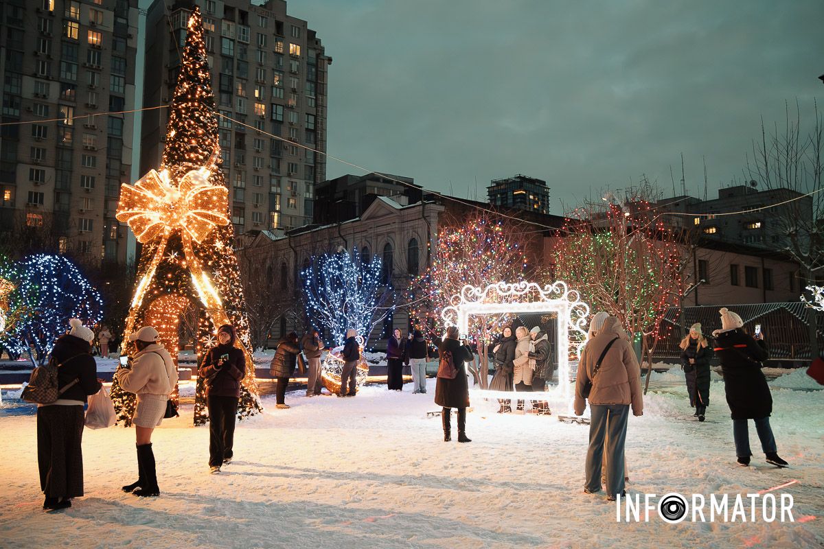 Сотні вогників та неймовірні емоції: як прикрасили Успенську площу у Дніпрі до новорічних свят 8