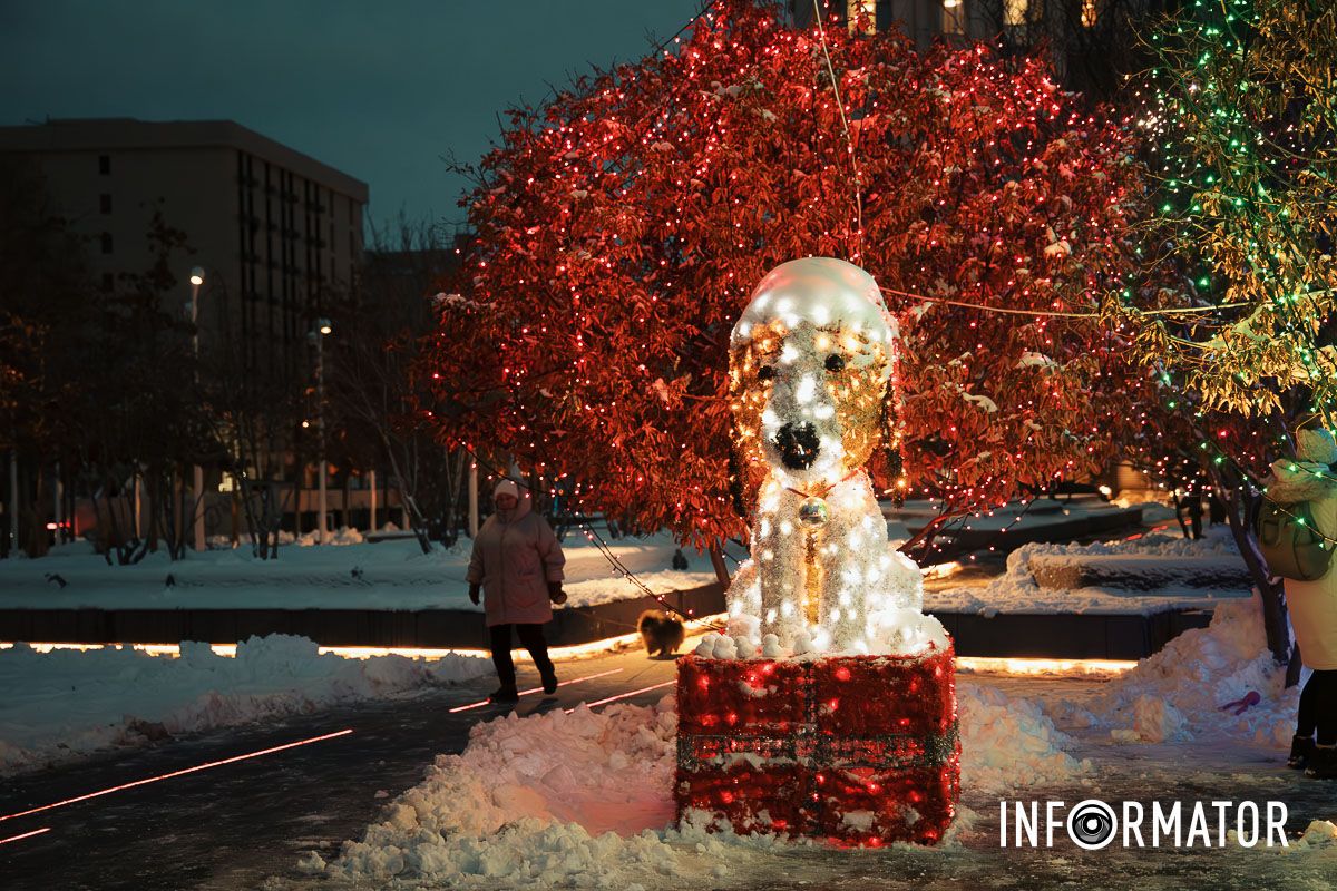 Сотні вогників та неймовірні емоції: як прикрасили Успенську площу у Дніпрі до новорічних свят 17