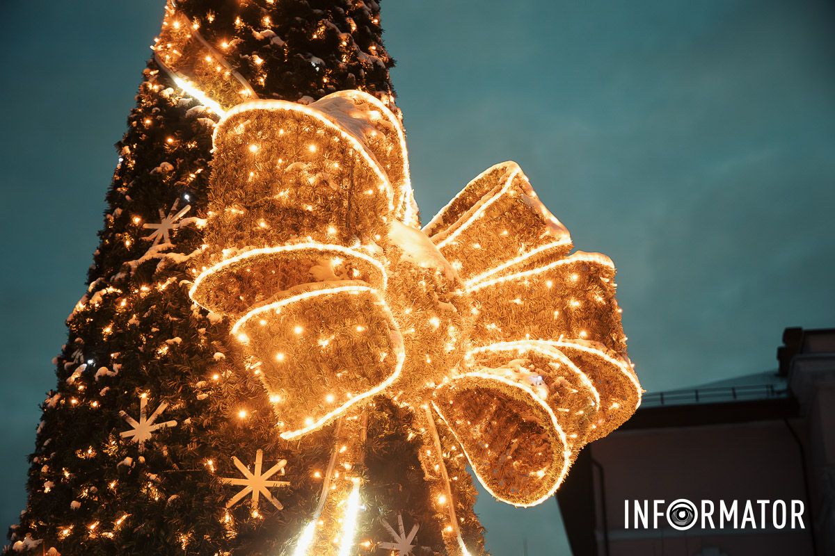 Сотні вогників та неймовірні емоції: як прикрасили Успенську площу у Дніпрі до новорічних свят 18