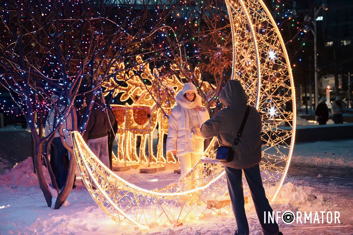 Сотні вогників та неймовірні емоції: як прикрасили Успенську площу у Дніпрі до новорічних свят 22
