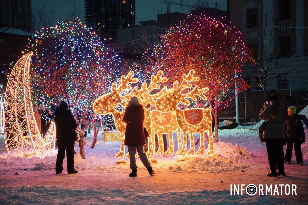 Сотні вогників та неймовірні емоції: як прикрасили Успенську площу у Дніпрі до новорічних свят 24