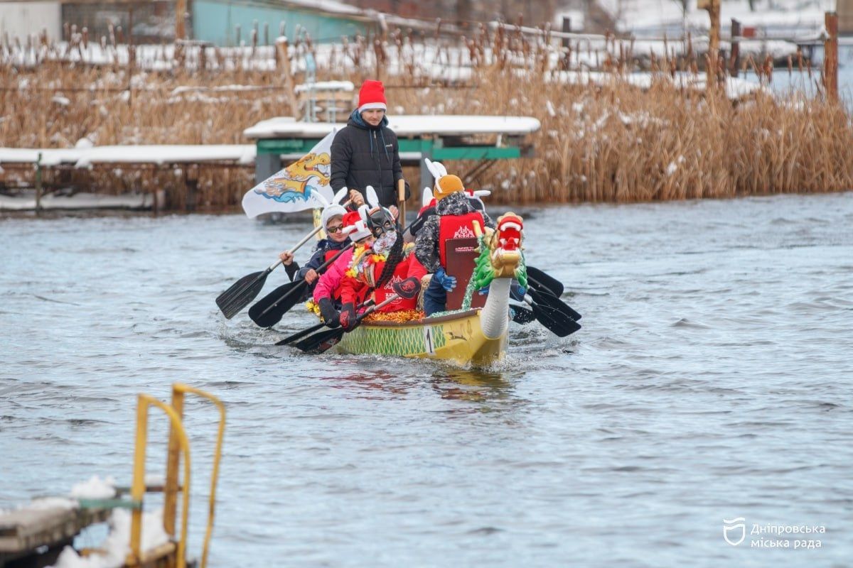 У Дніпрі відбувся щорічний заплив на байдарках, драгонботах, ялах та SUP-дошках