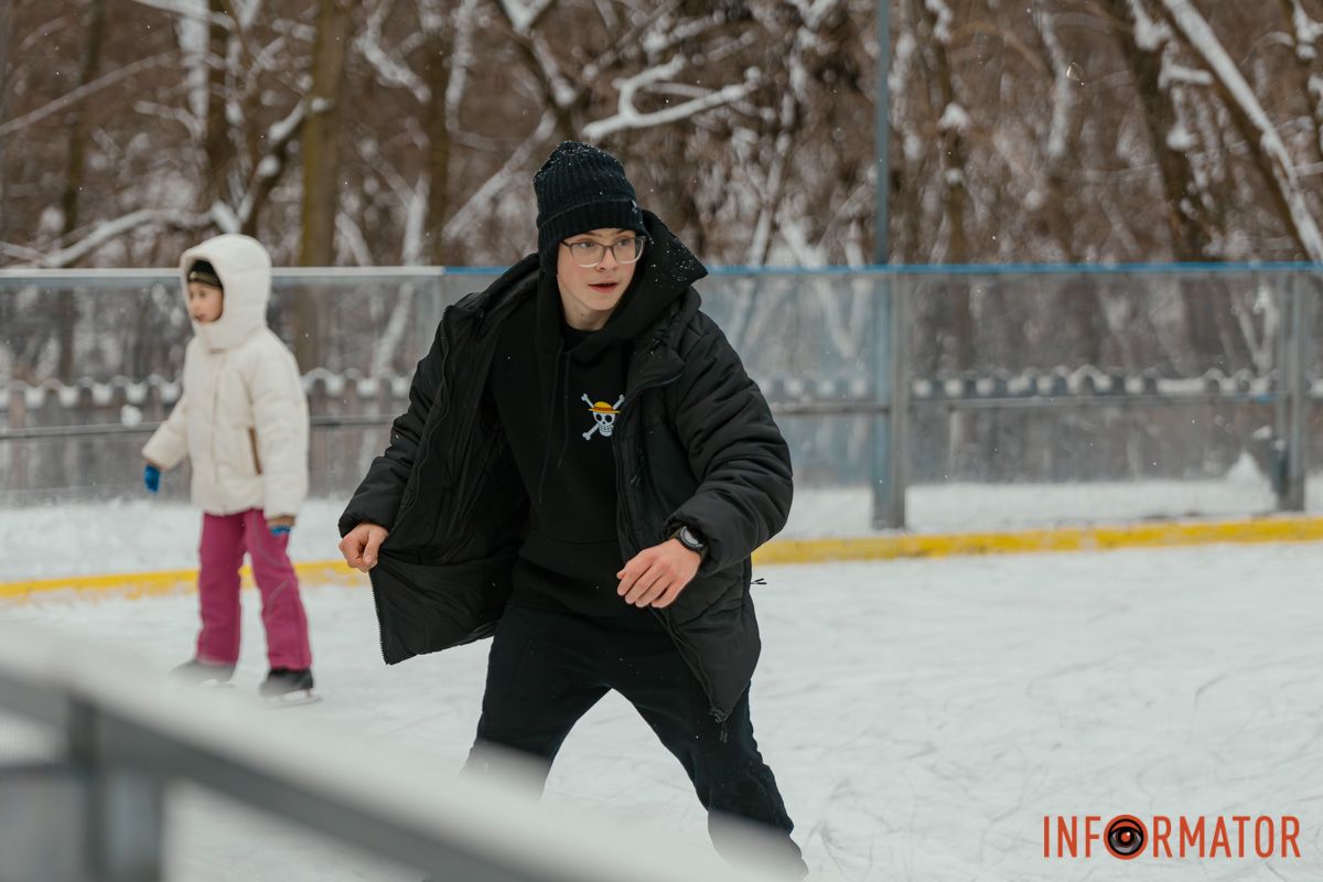 Ковзанка оживляє зимовий парк