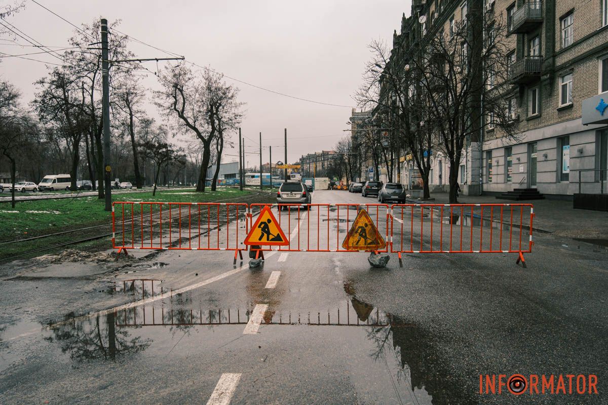 На цьому місці проводять інженерно-геологічні роботи