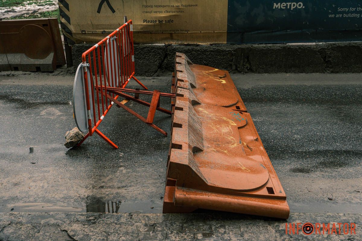 Роботи проводить «Дніпровський метрополітен».