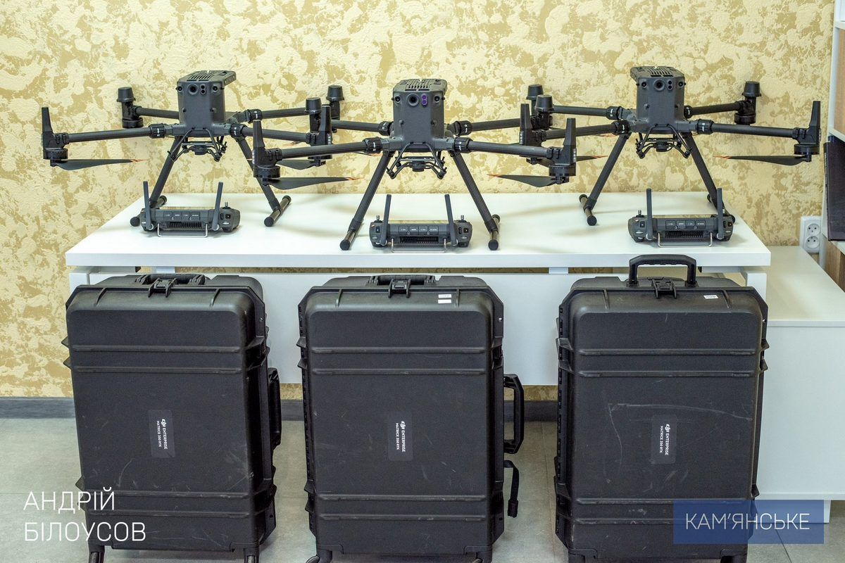 Захисникам передали три великі безпілотники У Кам’янському передали безпілотники Захисникам з 413-го окремого полку безпілотних систем «Рейд» 2