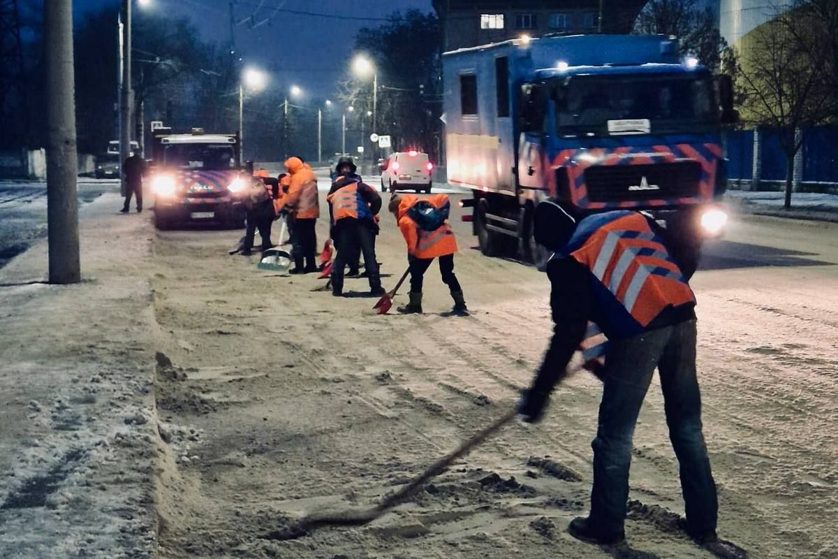 "Проїхати там інакше як на самоскиді просто неможливо": Філатов розповів про зміни у роботі транспорту та що роблять, аби не не допустити екологічного лиха через атаку по Дніпру 1