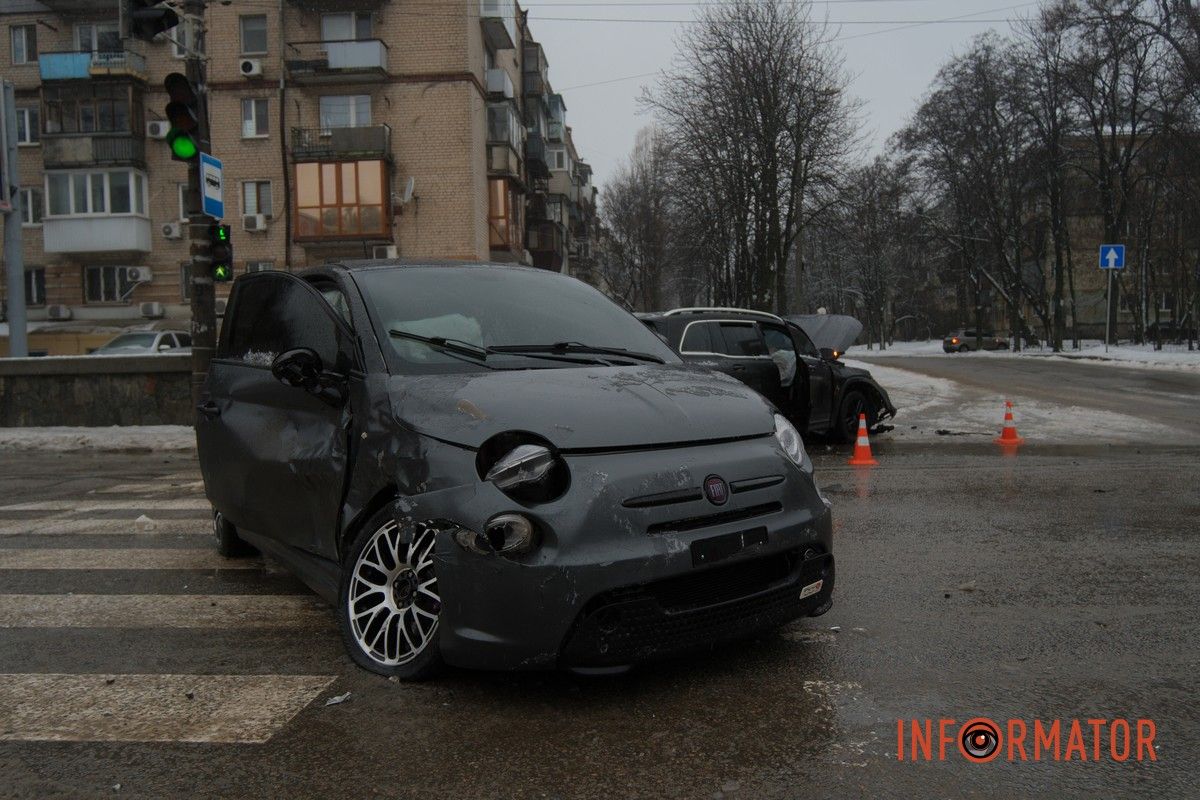 У Дніпрі на проспекті Богдана Хмельницького зіткнулись Fiat та Mercedes: рух ускладнений 8