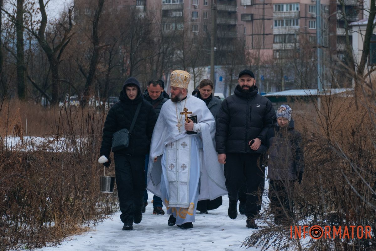 Горожане идут на реку Днепр