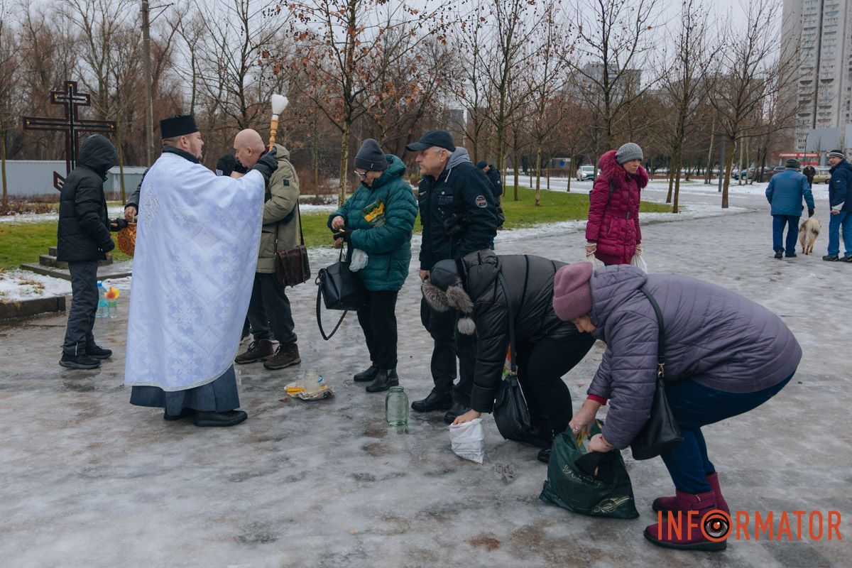 Днепряне принесли с собой емкости для воды
