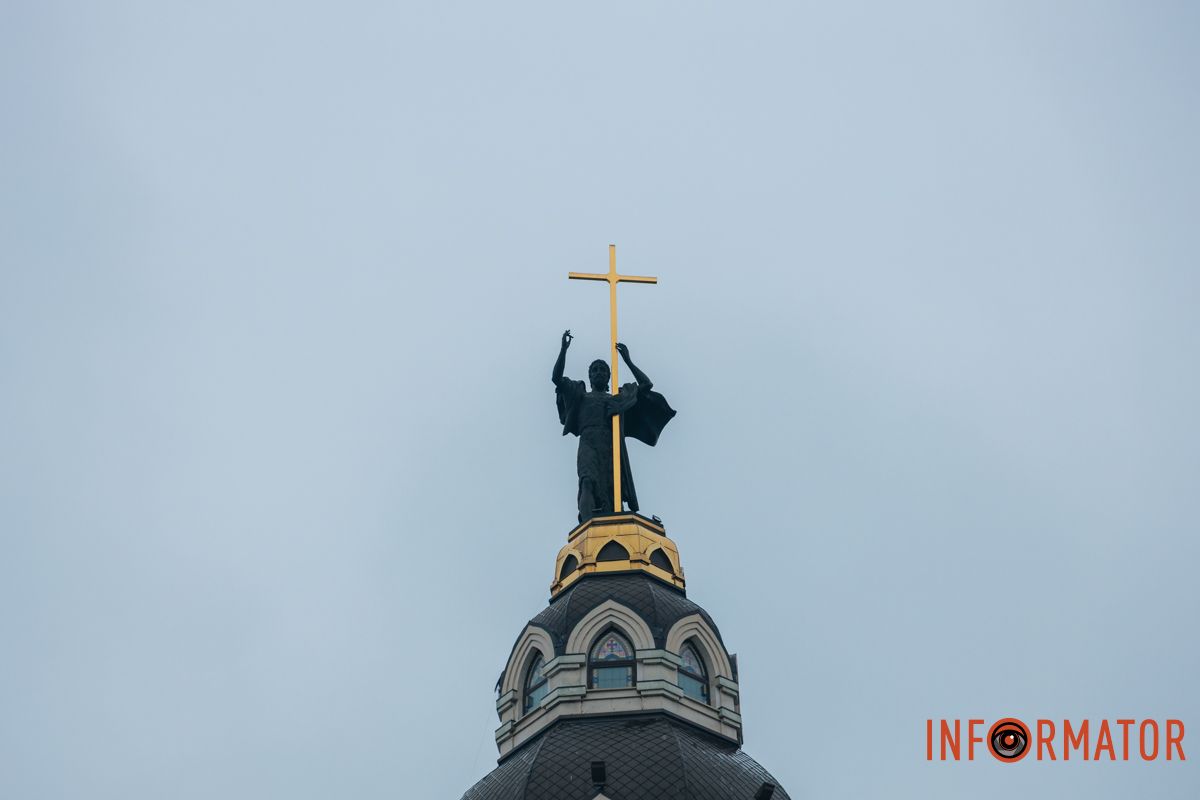 Молитвы, ныряние и освященная вода: как днепряне празднуют Крещение по новому календарю 47