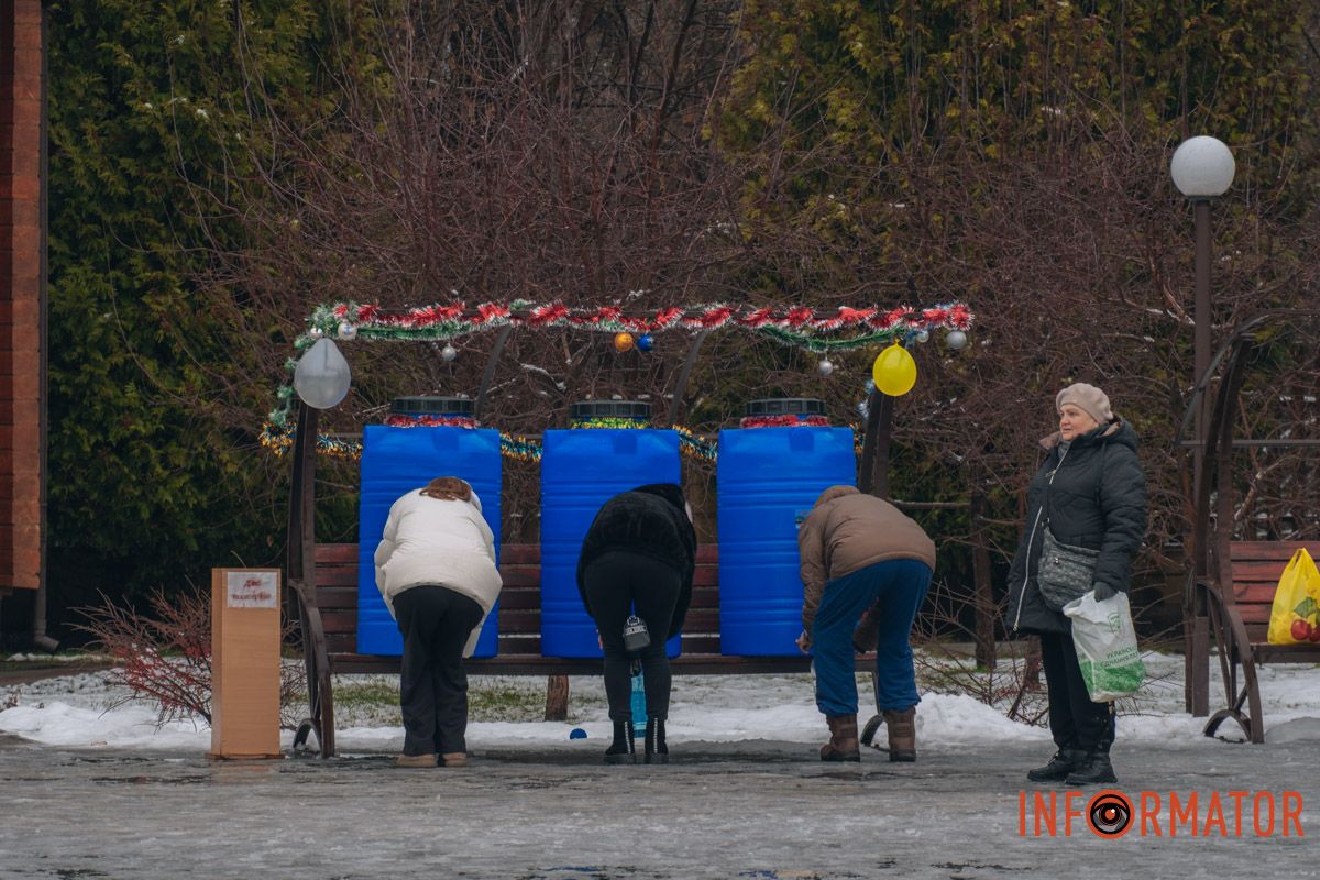 Молитвы, ныряние и освященная вода: как днепряне празднуют Крещение по новому календарю 30