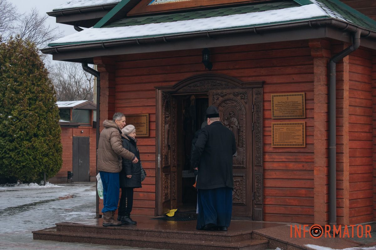 Молитвы, ныряние и освященная вода: как днепряне празднуют Крещение по новому календарю 40