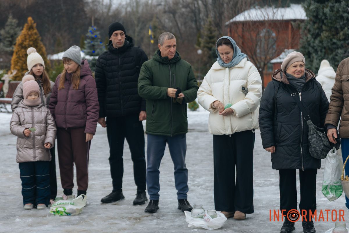 Молитвы, ныряние и освященная вода: как днепряне празднуют Крещение по новому календарю 33