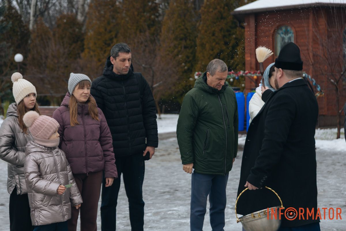 Молитвы, ныряние и освященная вода: как днепряне празднуют Крещение по новому календарю 31
