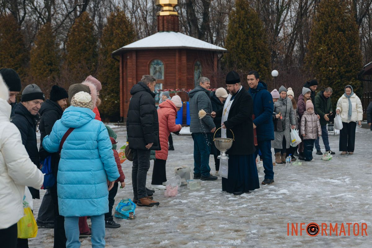 Молитвы, ныряние и освященная вода: как днепряне празднуют Крещение по новому календарю 32