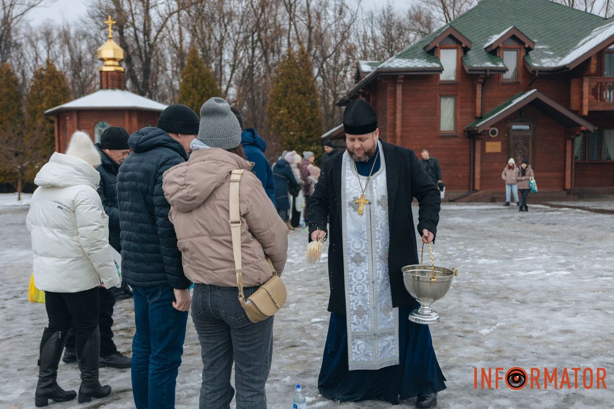 Молитвы, ныряние и освященная вода: как днепряне празднуют Крещение по новому календарю 29
