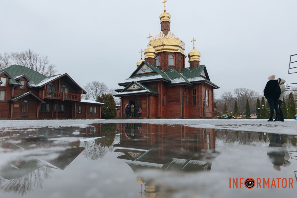 Молитвы, ныряние и освященная вода: как днепряне празднуют Крещение по новому календарю 36