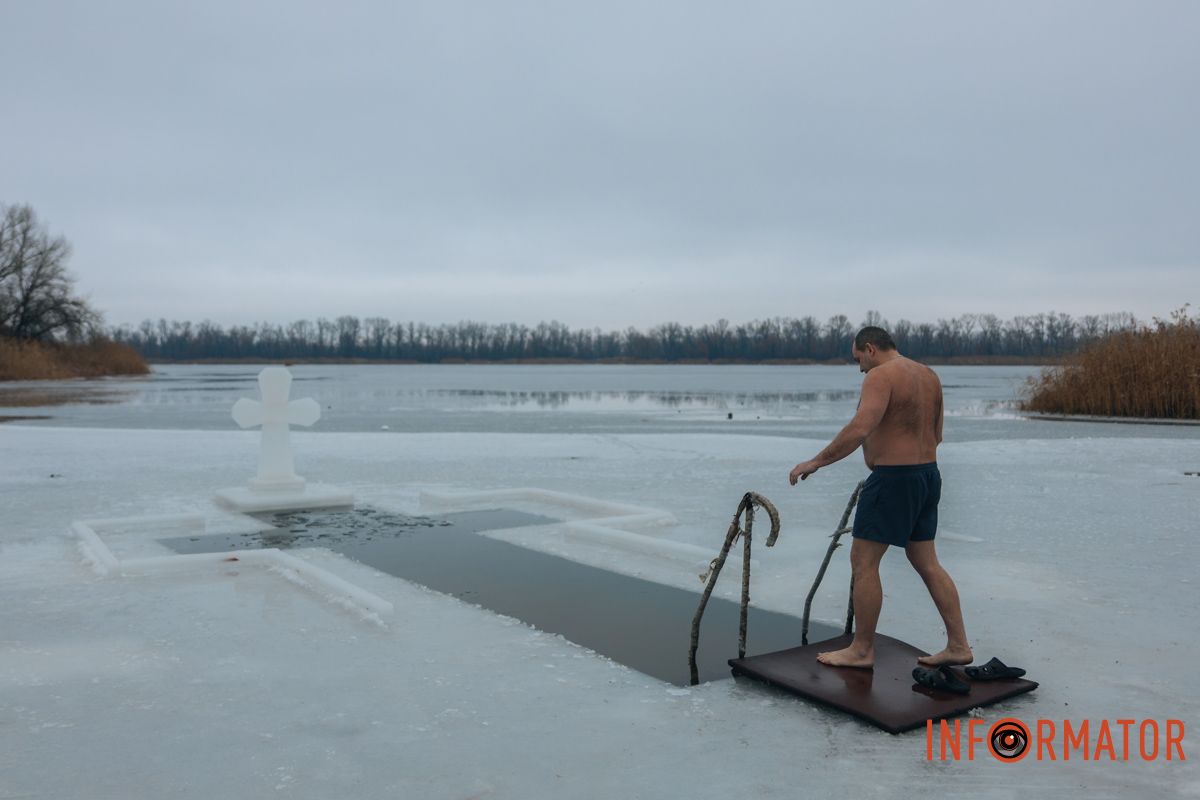 Молитвы, ныряние и освященная вода: как днепряне празднуют Крещение по новому календарю 43