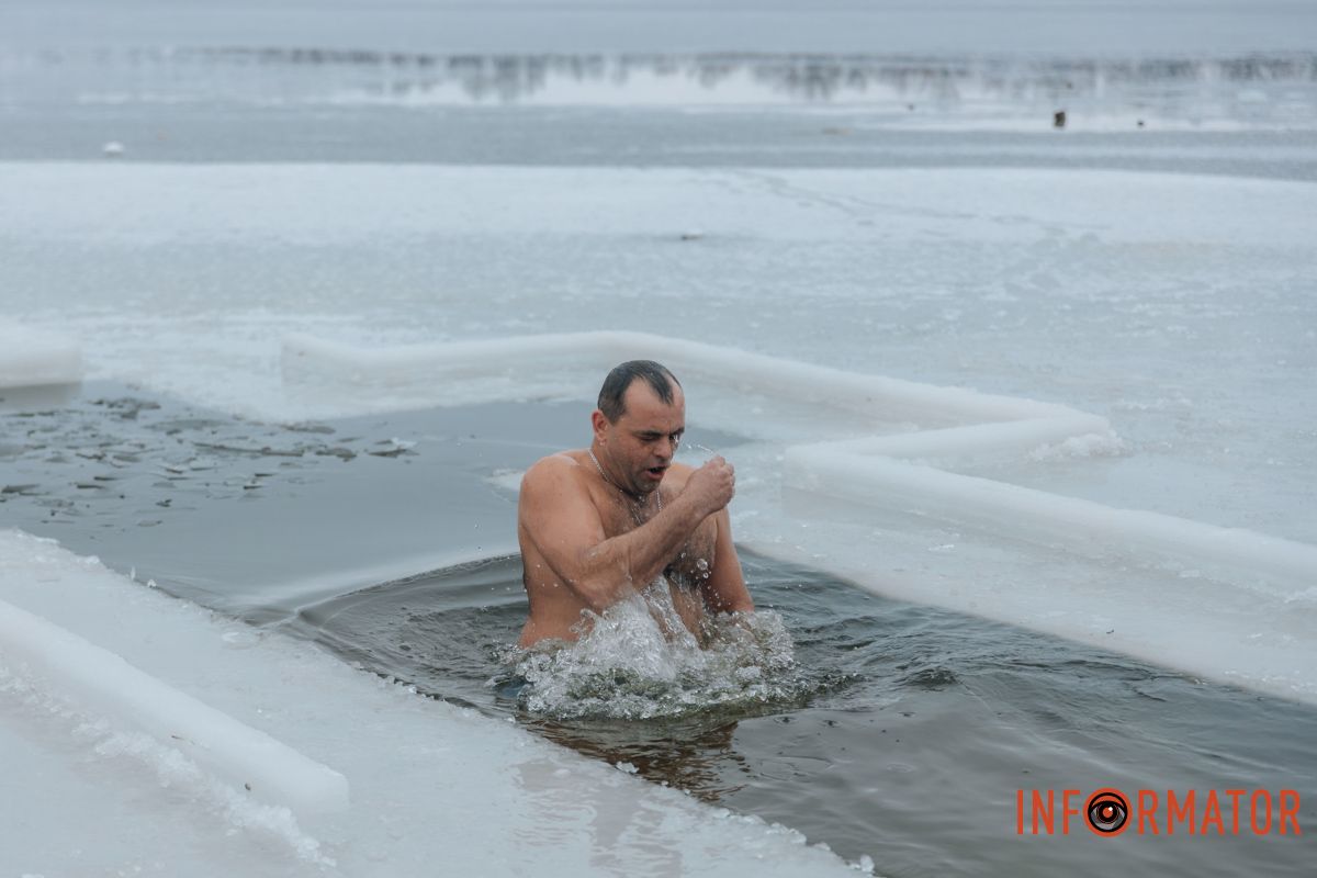Молитвы, ныряние и освященная вода: как днепряне празднуют Крещение по новому календарю 44