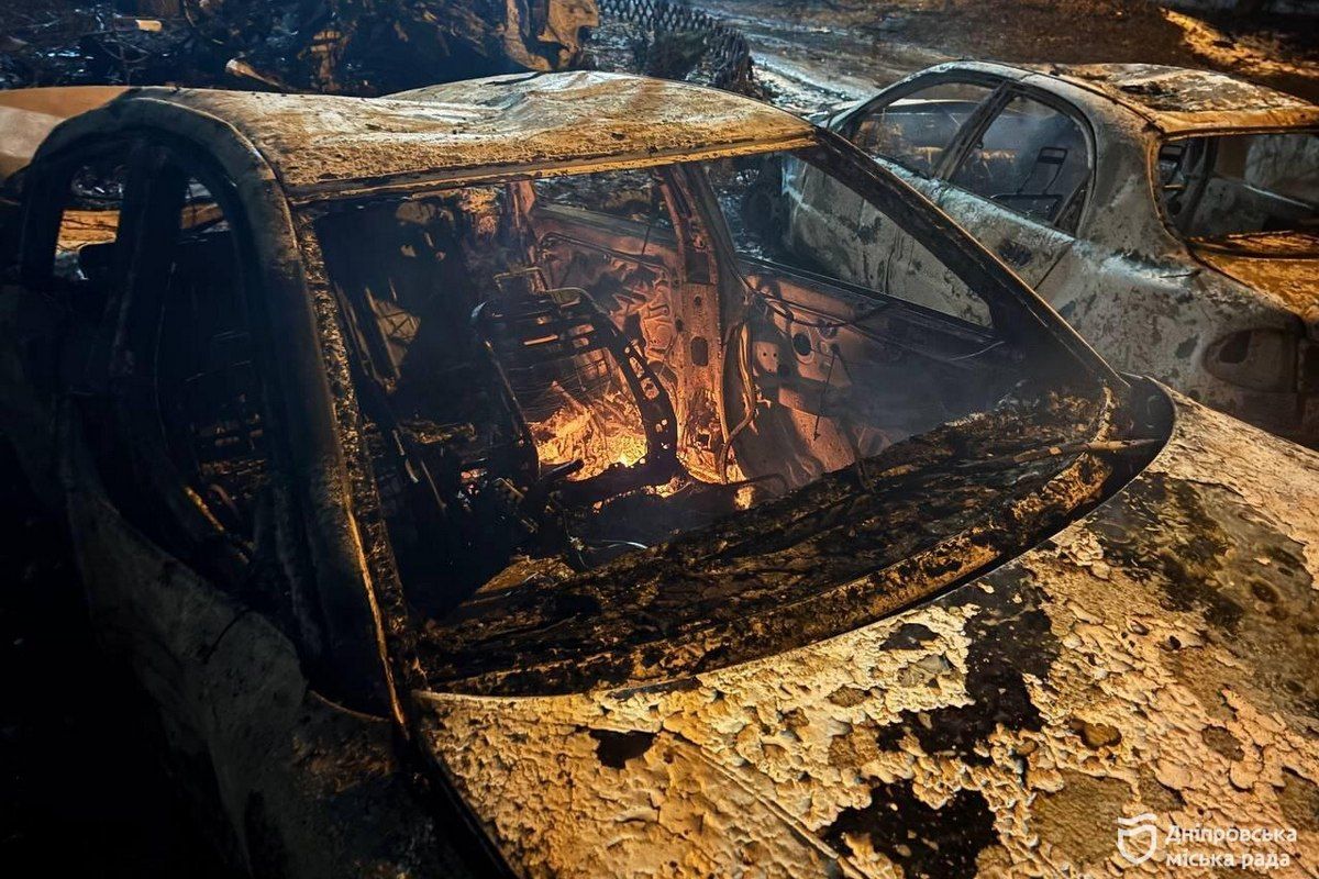 Повреждены 15 многоэтажек: в горсовете показали последствия ударов по Днепру и рассказали, куда обращаться людям