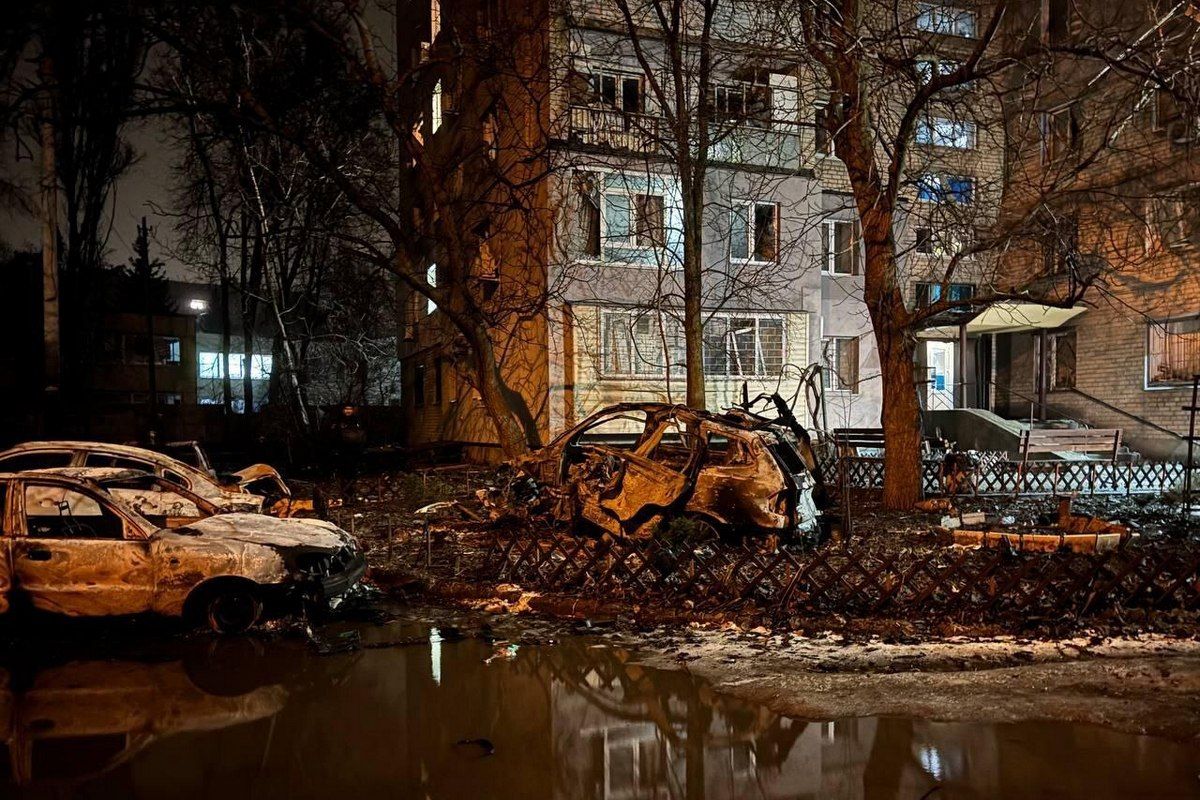 Повреждены 15 многоэтажек: в горсовете показали последствия ударов по Днепру и рассказали, куда обращаться людям.
