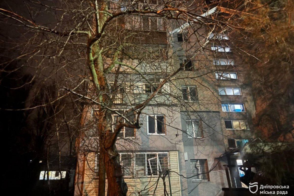 Повреждены 15 многоэтажек: в горсовете показали последствия ударов по Днепру и рассказали, куда обращаться людям