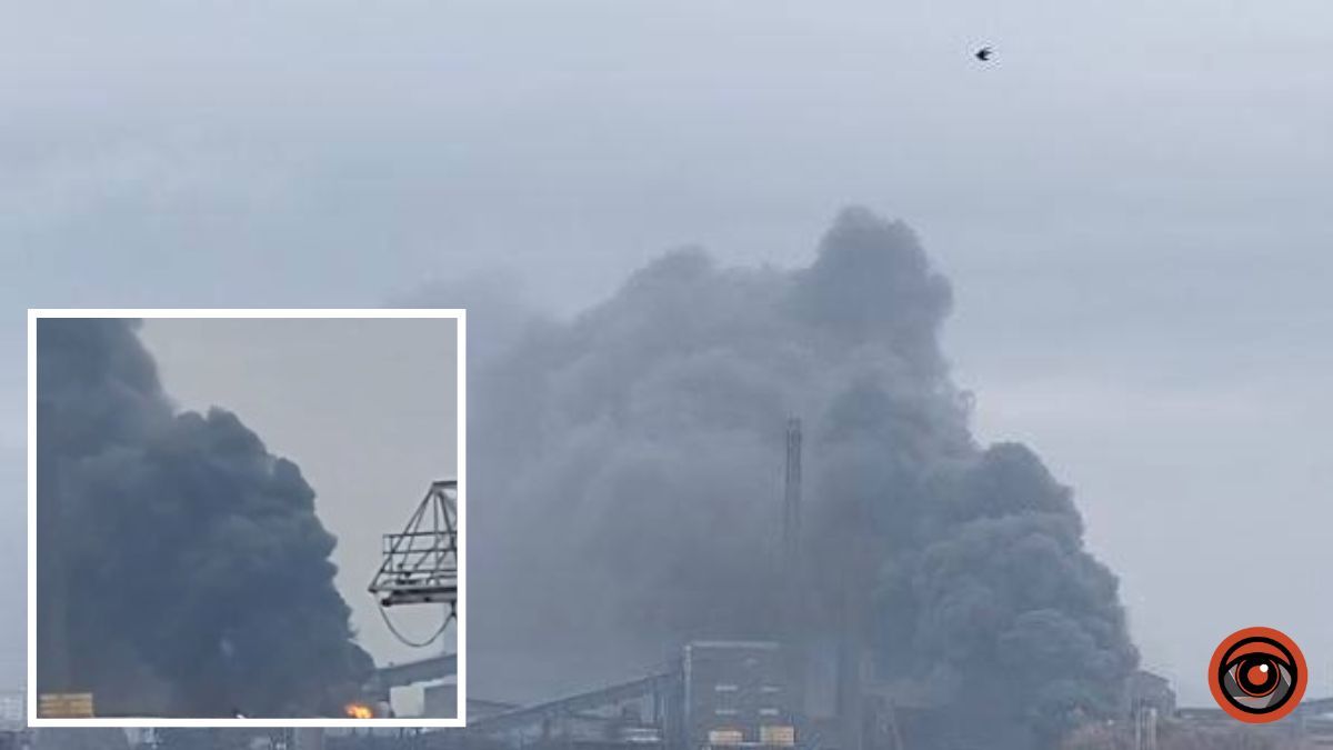 Стовп чорного диму: що відомо про масштабну пожежу у Дніпрі