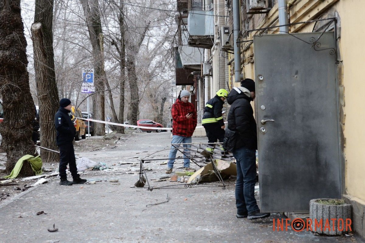 Рятувальники, медики, поліція та газовики: що відомо про вибух у будинку на Кониського у Дніпрі 1