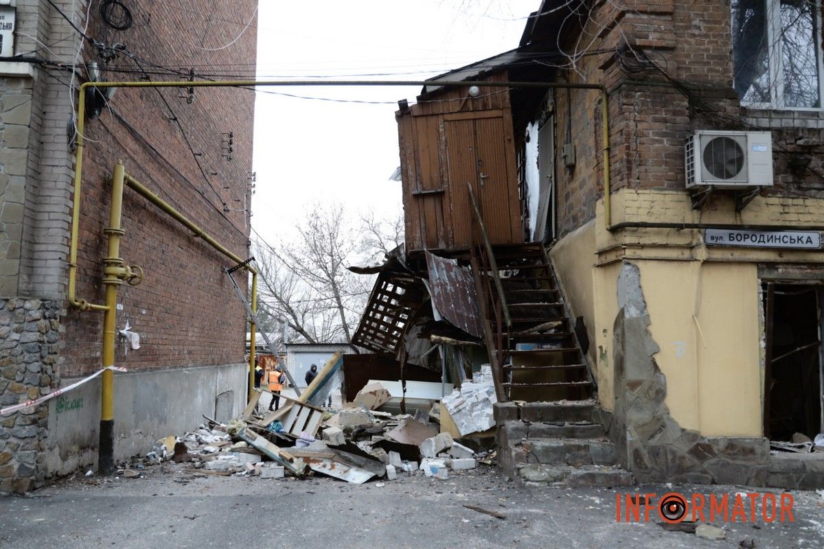 Рятувальники, медики, поліція та газовики: що відомо про вибух у будинку на Кониського у Дніпрі 18