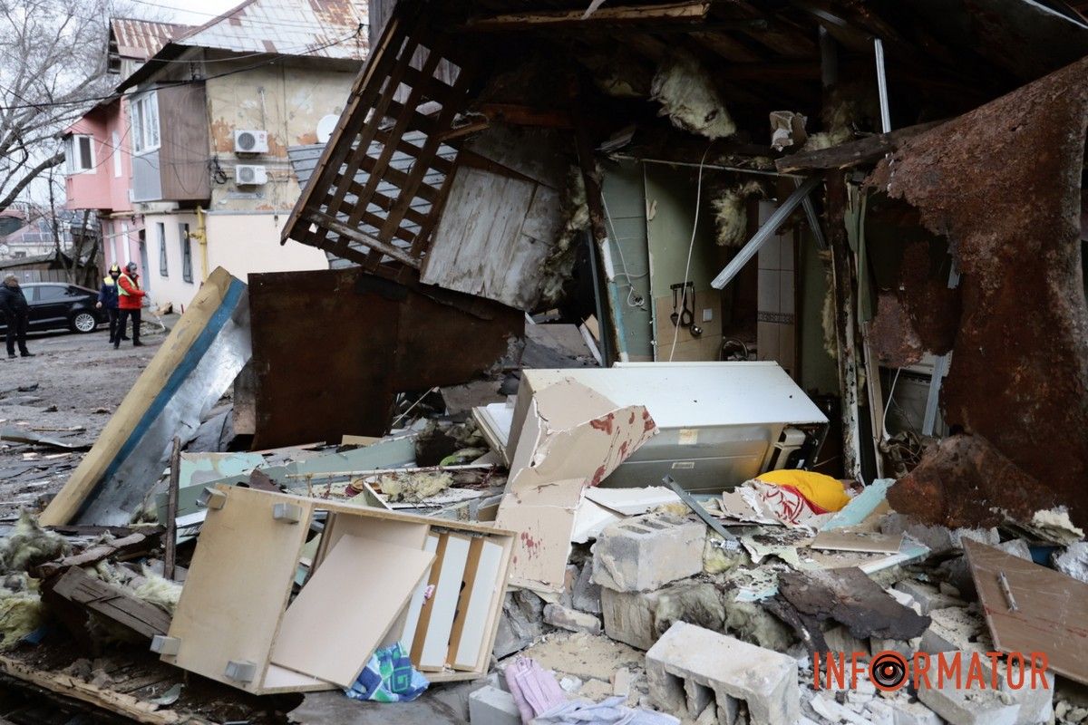 Рятувальники, медики, поліція та газовики: що відомо про вибух у будинку на Кониського у Дніпрі 16