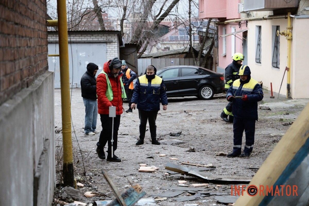 Рятувальники, медики, поліція та газовики: що відомо про вибух у будинку на Кониського у Дніпрі 9