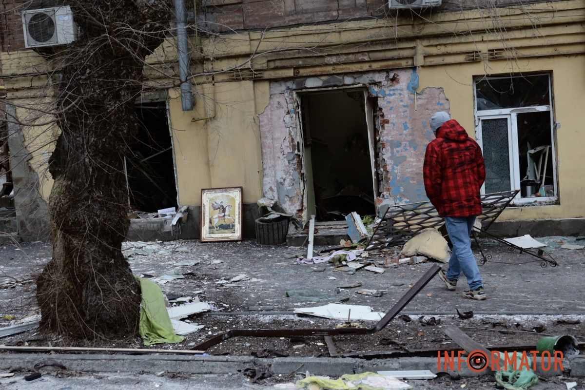 Рятувальники, медики, поліція та газовики: що відомо про вибух у будинку на Кониського у Дніпрі 8