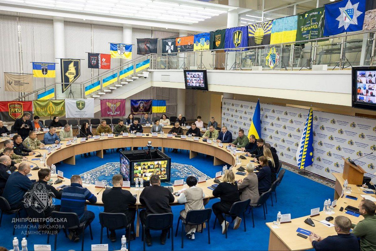 Олександр Ганжа на службі в органах в органах внутрішніх справ вже 27 років Нового очільника Дніпропетровської ОВА Олександра Ганжу представив заступник керівника Офісу Президента Віктор Микита 4