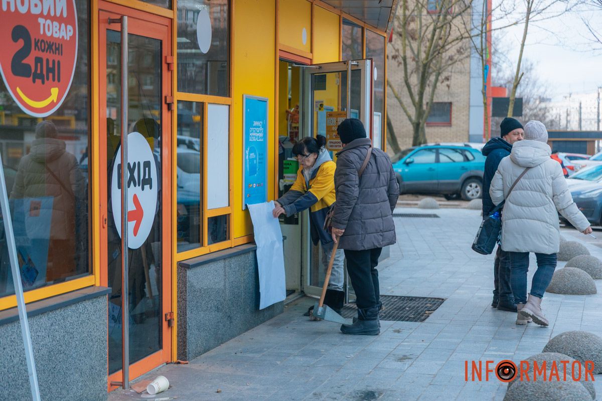 Вибило шибки й в магазині