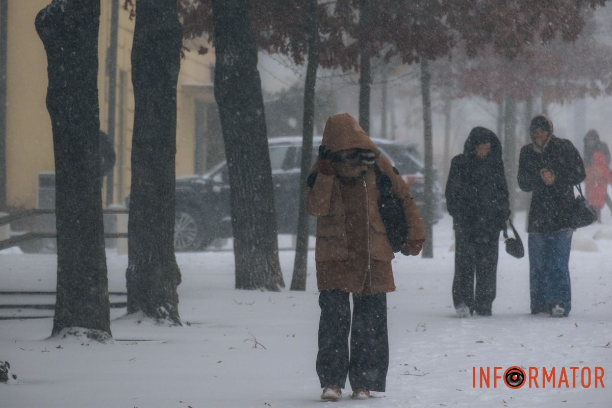 Містяни продовжують свої справи попри негоду