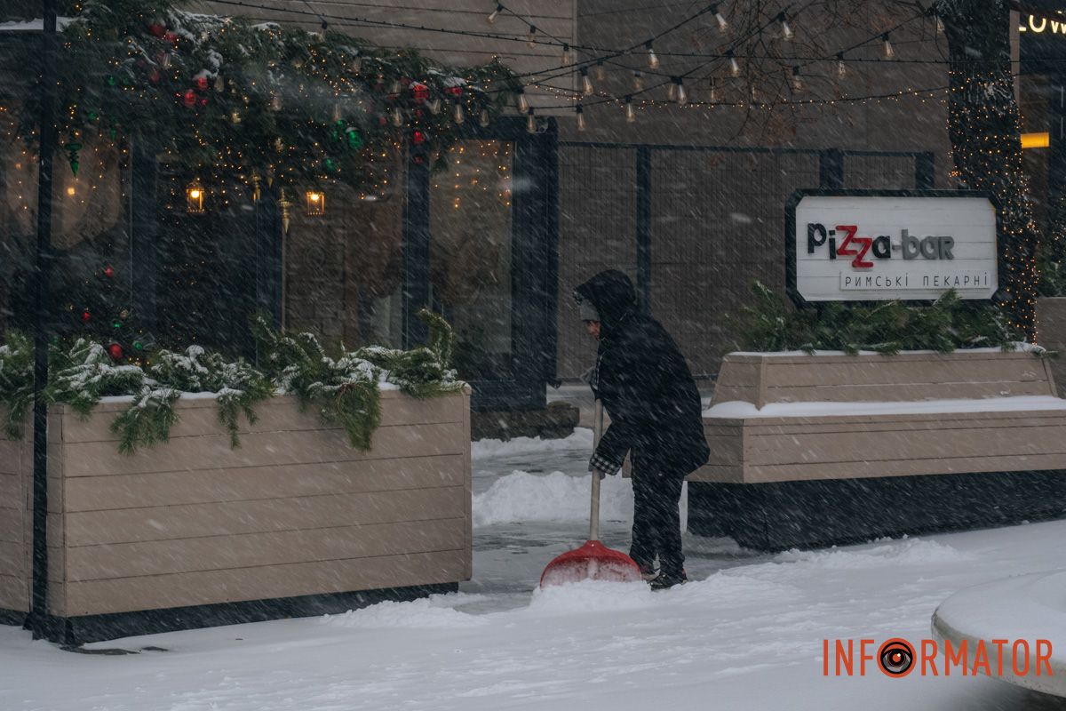 Усі розчищали дорогу