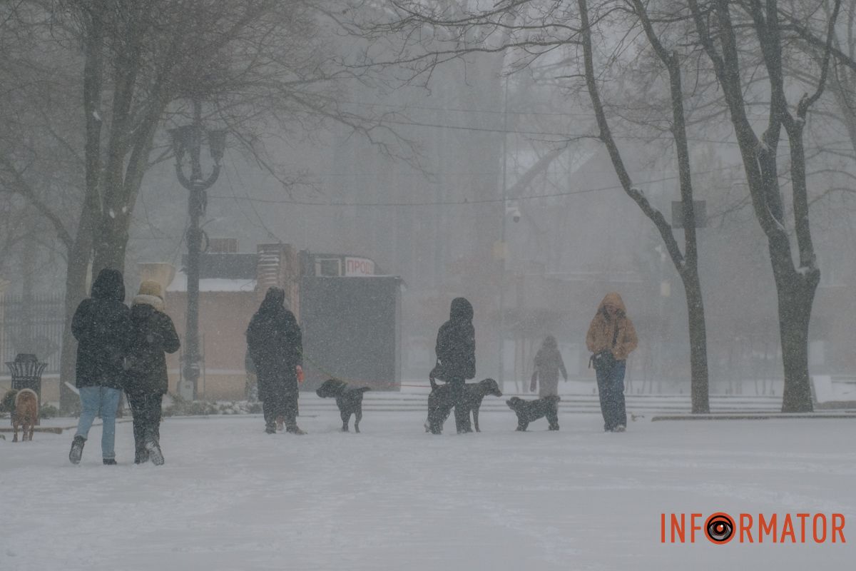 Сніг і вітер супроводжували містян протягом дня