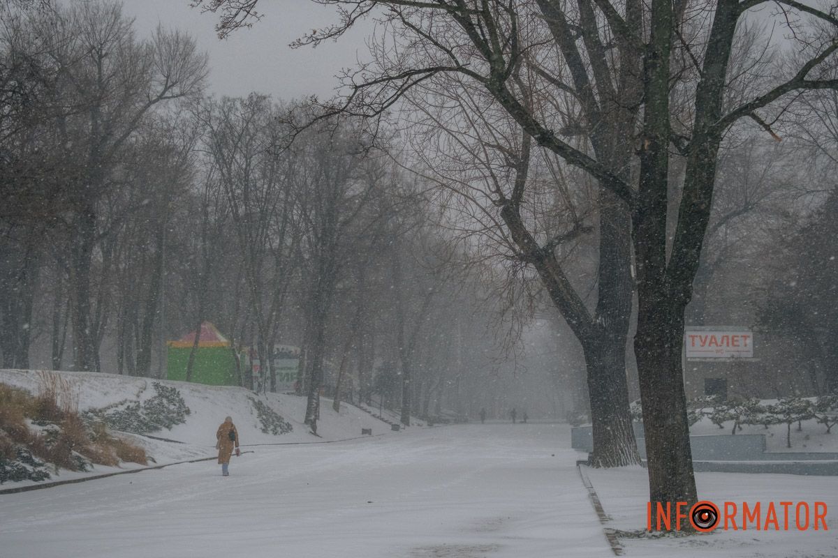 Попри негоду, місто виглядає по-зимовому красиво