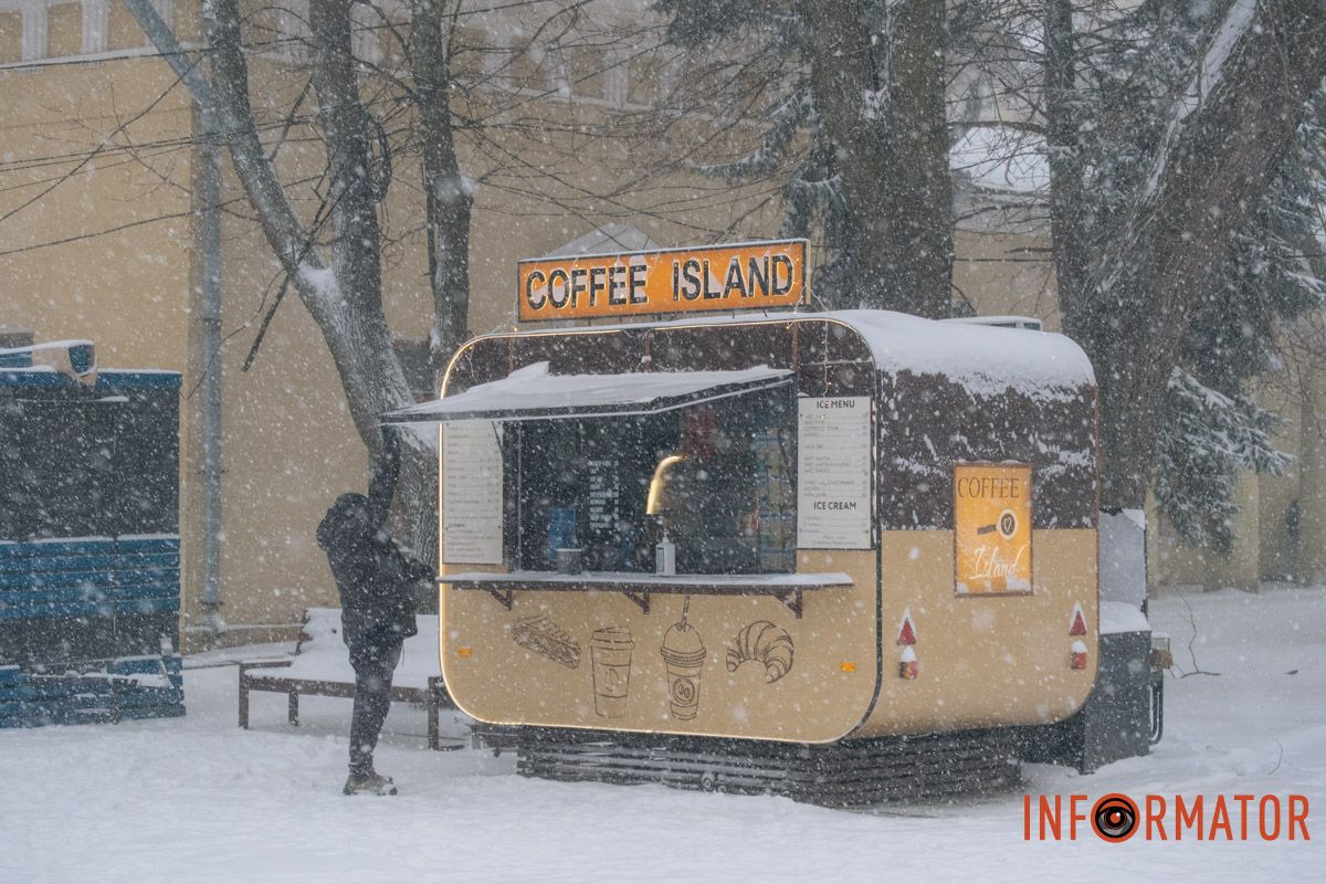 Сніжні потоки створили зимову атмосферу