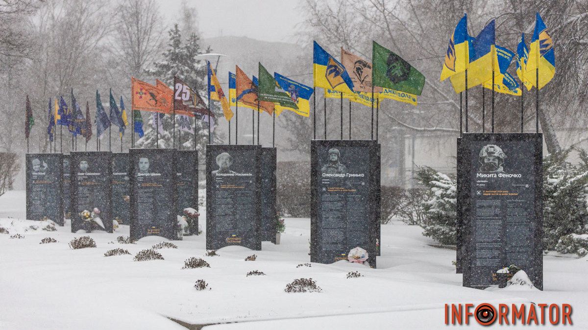 36 історій: у Дніпрі відкрили Алею пам’яті на честь полеглих Захисників