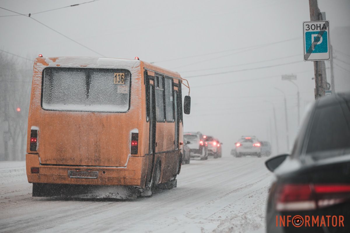 Наслідок негоди, рух транспорту ускладнений Наслідок негоди, рух транспорту ускладнений