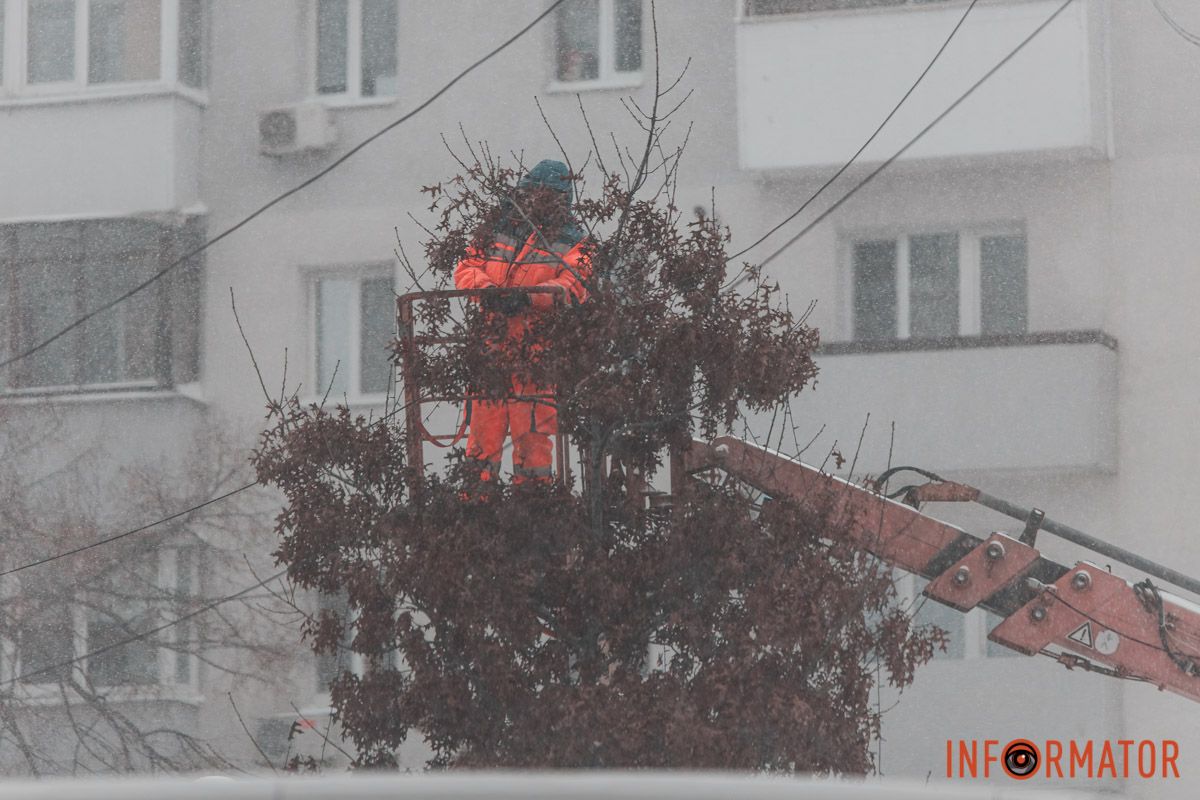 Протягом дня працюють комунальники Протягом дня працюють комунальники